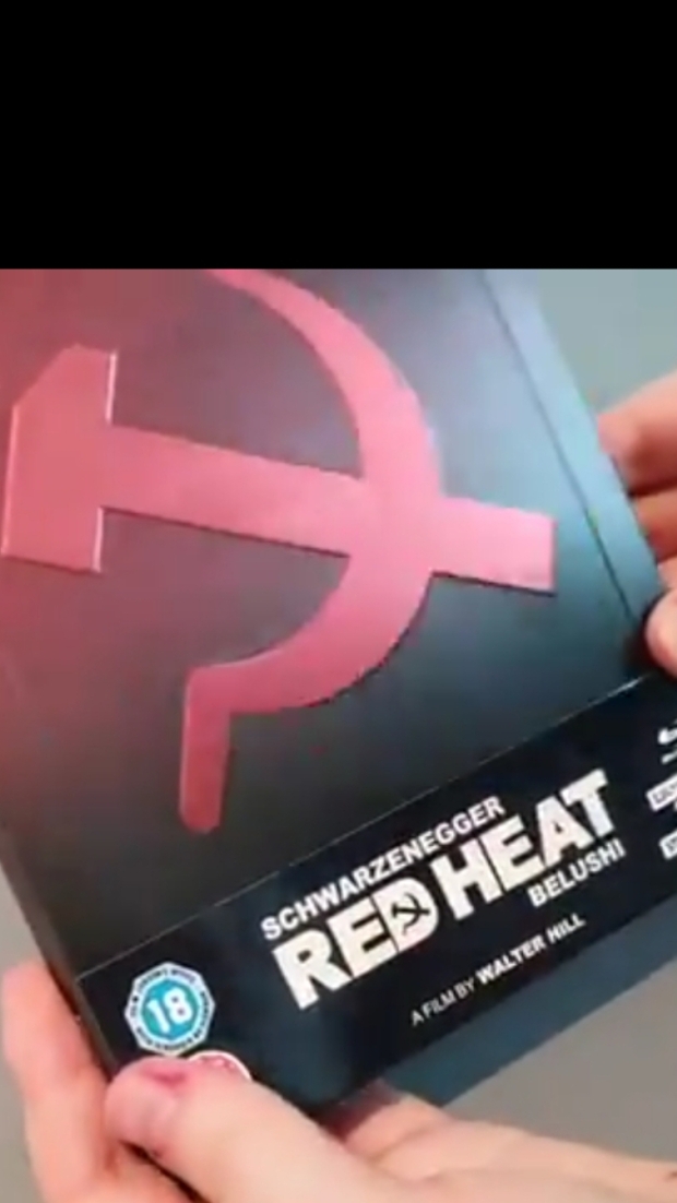 Steelbook con relieves y marco