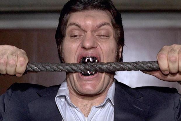 Muere "TIBURON" el malo de 007