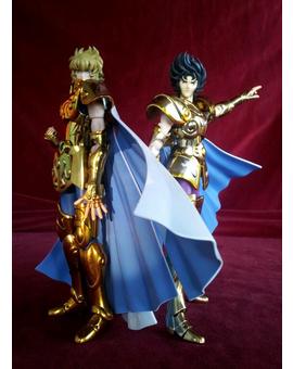 Saint Seiya/ Caballeros de Oro/ Capricornio y Leo.