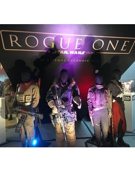 ROGUE  ONE a star wars story, trajes de la película en la Feria del Juguete de Nuremberg en Alemania