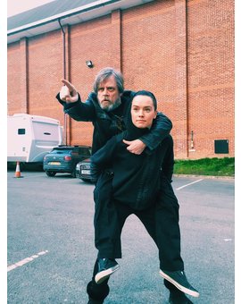 Pero si era Luke el que llevaba a alguien a cuestas ¿noooo? XD