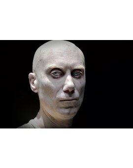 Stephen Merchant en LOGAN