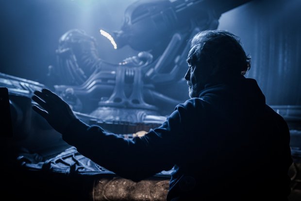 Celebrando el cumpleaños a Ridley Scott, con una nueva imagen de Alien Covenant