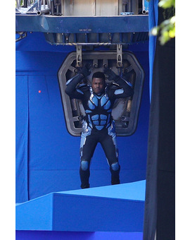 John Boyega en cuatro imágenes del set de rodaje de Pacific Rim Uprising