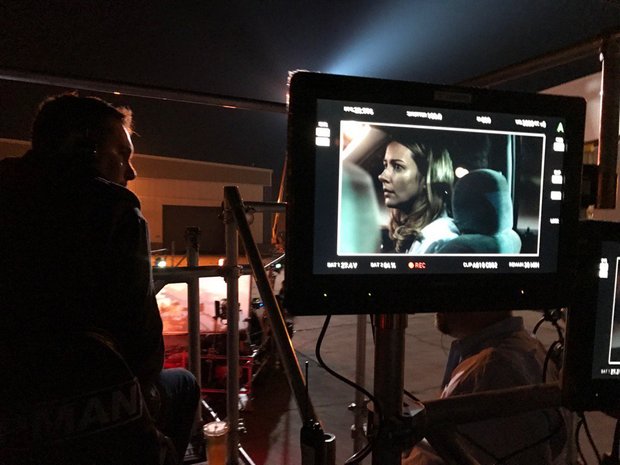 Primera imagen tras las cámaras del rodaje del piloto de la nueva serie de X Men dirigido por Bryan Singer con Amy Acker