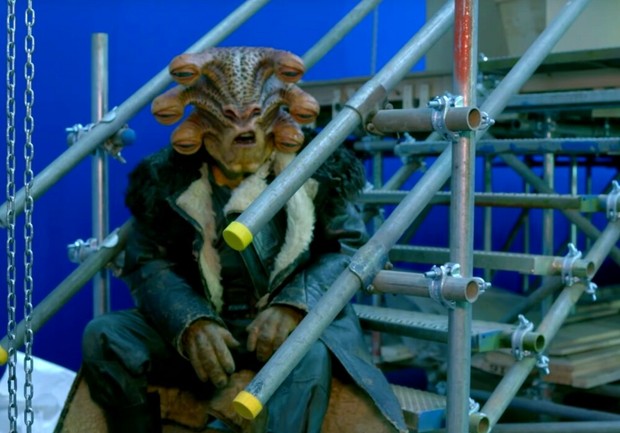 Star Wars Force for Change: El Tour secreto de Warwick Davis por el set de la película de Han Solo