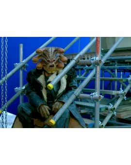 Star Wars Force for Change: El Tour secreto de Warwick Davis por el set de la película de Han Solo