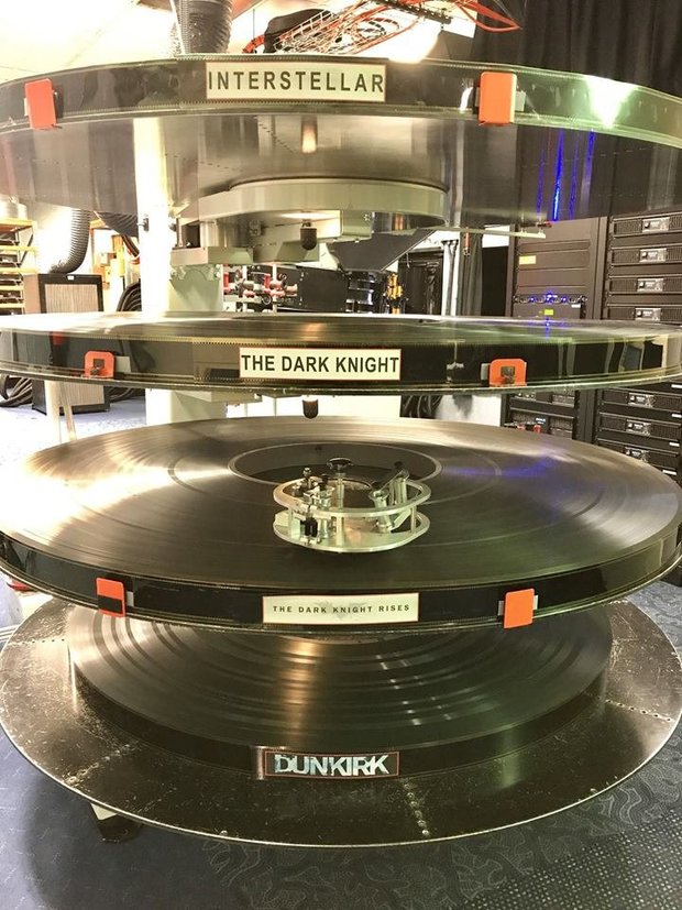 Diferencia de tamaño de los rollos de película  IMAX de las cintas de Christopher Nolan