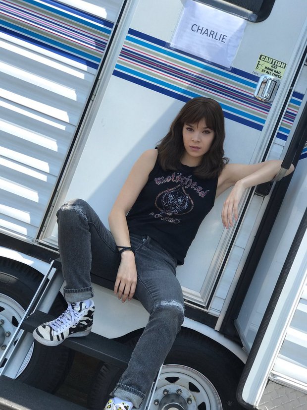 Hailee Steinfeld como Charlie Watson en el rodaje de Bumblebee