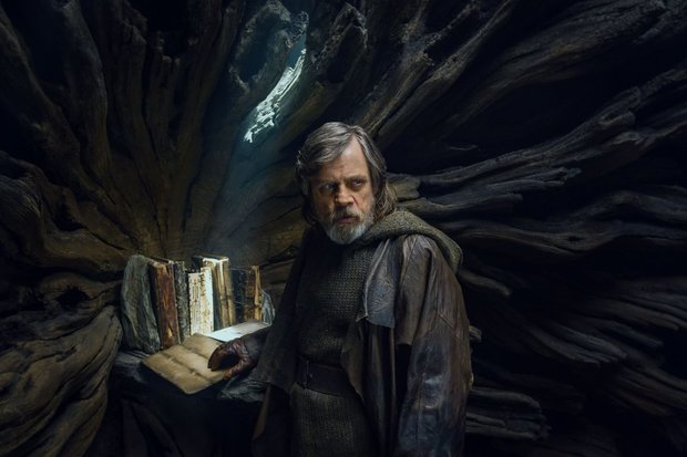 Nueva imagen de Luke y pieza tras las cámaras centrada en Rian Johnson y la historia de Los Últimos Jedi