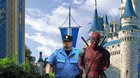 Ya-esta-deadpool-metiendo-en-lios-en-disneyland-por-volar-cosas-o-algo-c_s