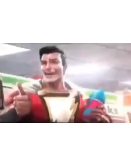 Filtrado en baja calidad  un detrás de las cámaras de SHAZAM! con metraje de la película 