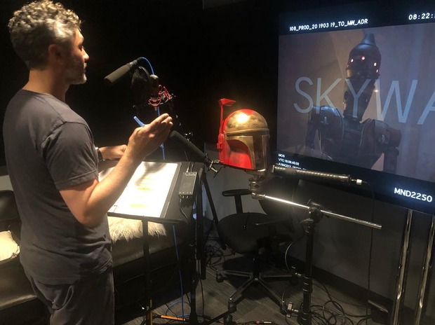 Taika Waititi posiblemente poniendole voz a IG-88 en STAR WARS EL MANDALORIANO