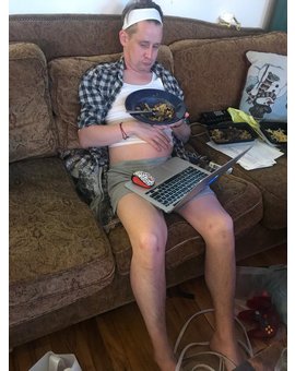 En palabras de Macaulay Culkin, como se vería realmente la versión actualizada de Solo en Casa XD