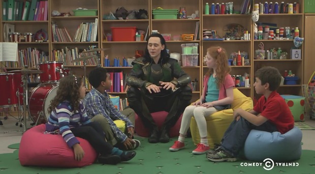 Loki pregunta a los niños quién es mejor: ¿Thor o Loki?