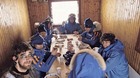 Una-comida-durante-el-rodaje-de-el-imperio-contraataca-con-peter-mayhew-en-la-foto-c_s