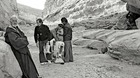 Sir-alec-guinness-y-kenny-baker-en-tunez-star-wars-iv-c_s