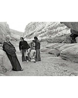 SIR ALEC GUINNESS y KENNY BAKER en Túnez. STAR WARS IV