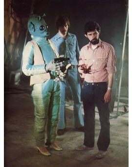 George Lucas dando indicaciones a GREEDO (María de Aragón). STAR WARS IV (ojo a los zapatos)