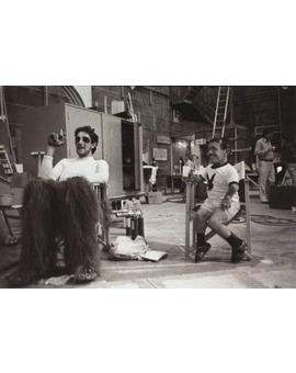 En esta foto descubrimos que CHEWBACCA fumaba y R2D2 es seguidor de Playboy. STAR WARS IV