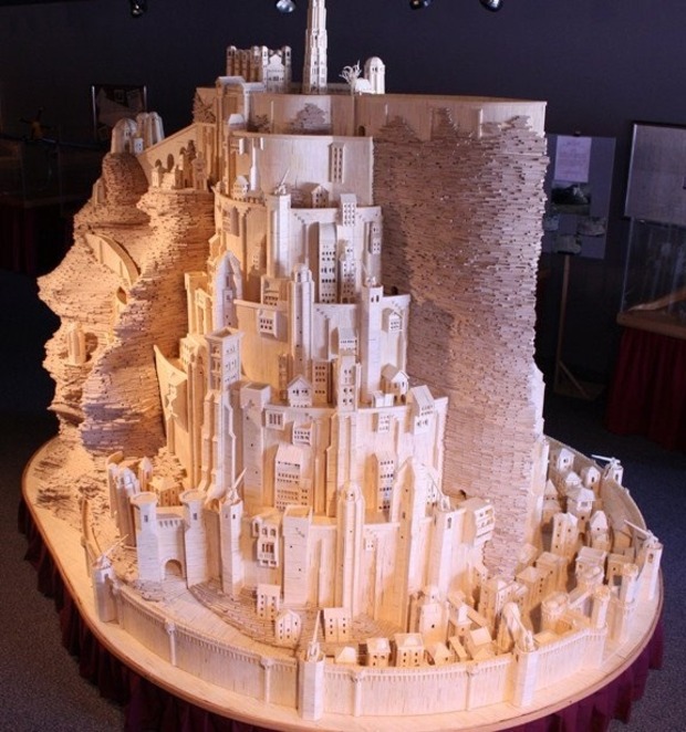 PATRICK ACTON alias "THE MACHTMAKER" hizo esta MINAS TIRITH de cerillas entre 2007 y 2010.