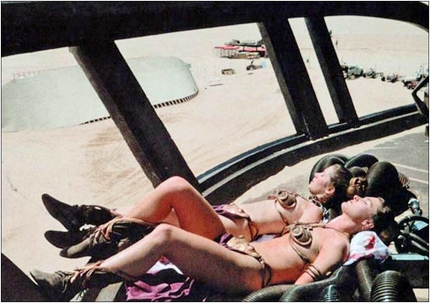 Tomando el sol entre tomas. CARRIE FISHER y su doble. STAR WARS VI