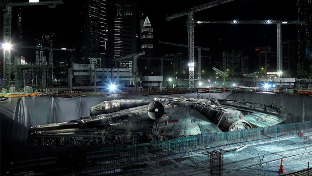J.J.ABRAMS ya tiene su HALCÓN MILENARIO construido a escala 1:1, interior y exterior, en Pinewood. STAR WARS VII