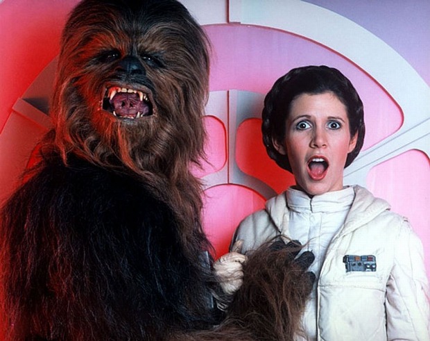 El verdadero amor de LEIA es CHEWBACCA. Vamos a demostrarlo en 4 fotos. STAR WARS V. 4