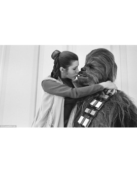 El verdadero amor de LEIA es CHEWBACCA. Vamos a demostrarlo en 4 fotos. STAR WARS V. 3