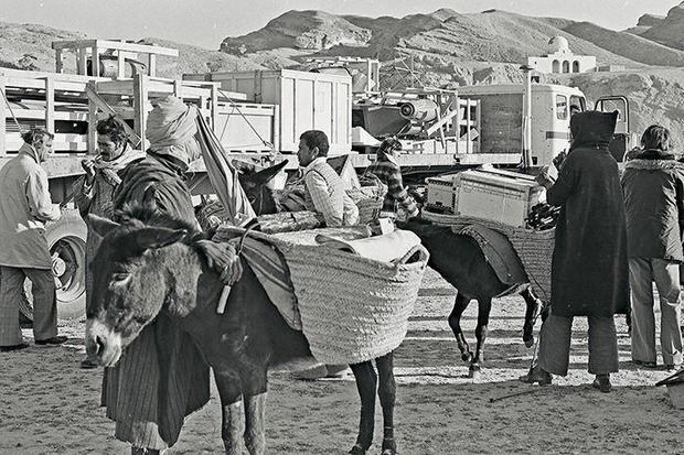 Así llegaba al set de Túnez parte del material, ¡en burro! STAR WARS IV