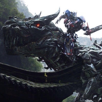 Me encantan los transformers pero mucho (mucho!) más el cómic q las pelis... Grimlock es de mis favoritos, a ver q tal!