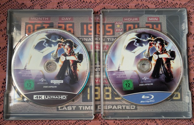 Interior del steelbook de Regreso al futuro