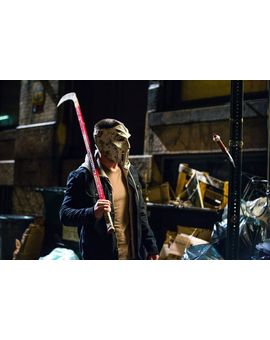 Stephen Amell como Jason , digo como Casey Jones en el set de TMNT 2