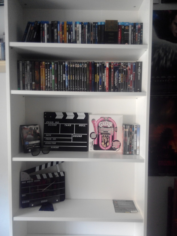 Actualización estantería , esto va teniendo ya pinta de estantería de cine